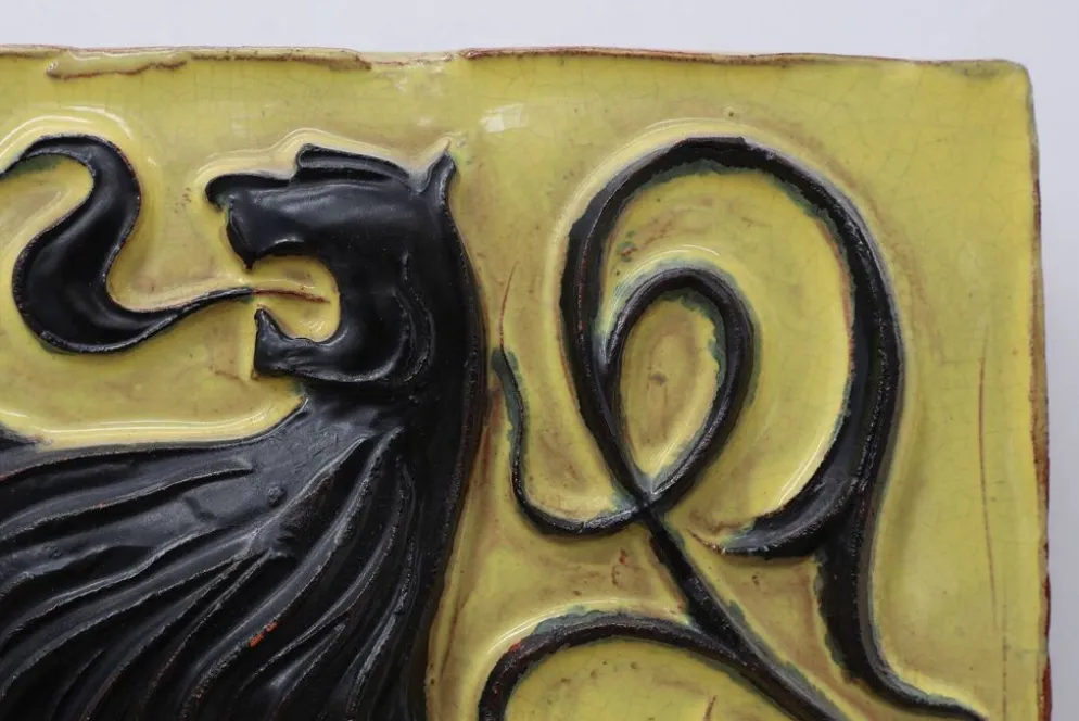 Plaque murale avec lion flamand par Vandeweghe pour Amphora, Belgique, vers 1950