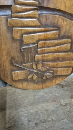 Plaque murale en bois sculpté vintage, relief sculptural, Tchécoslovaquie, milieu du 20e siècle, 47 cm