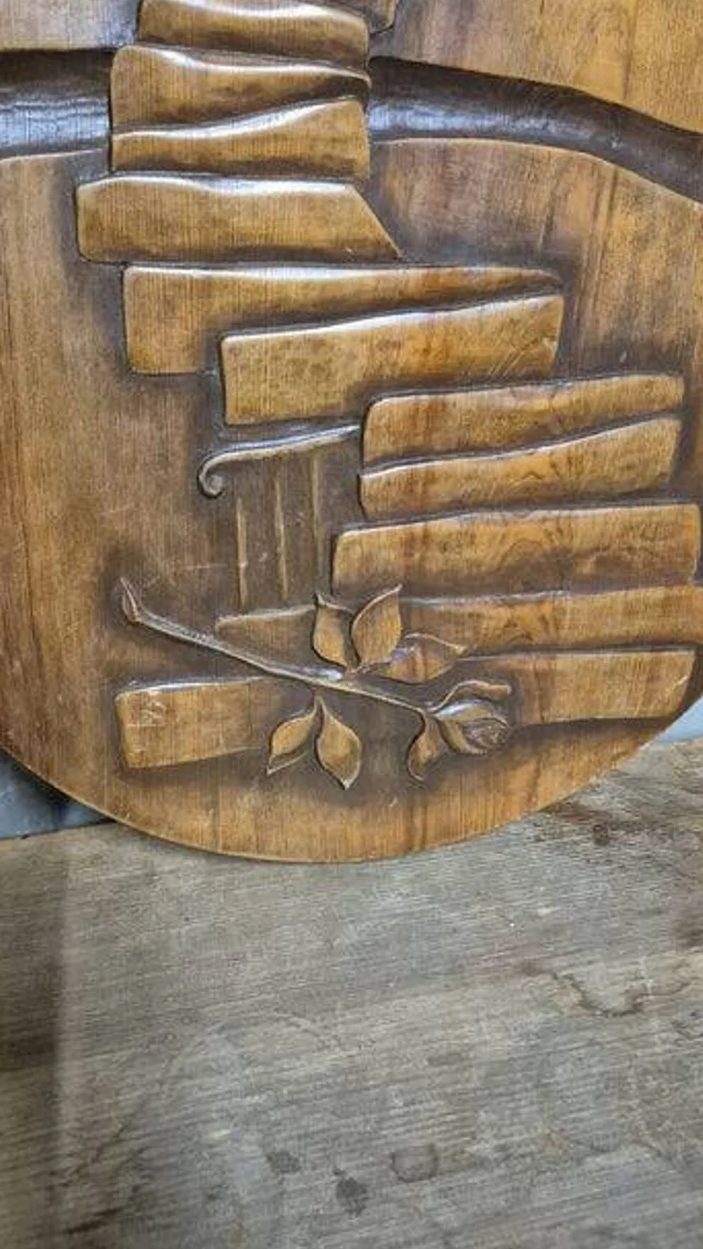 Plaque murale en bois sculpté vintage, relief sculptural, Tchécoslovaquie, milieu du 20e siècle, 47 cm