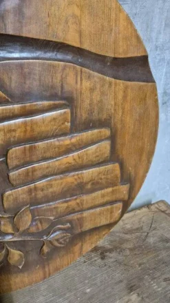 Plaque murale en bois sculpté vintage, relief sculptural, Tchécoslovaquie, milieu du 20e siècle, 47 cm