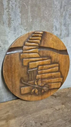Plaque murale en bois sculpté vintage, relief sculptural, Tchécoslovaquie, milieu du 20e siècle, 47 cm