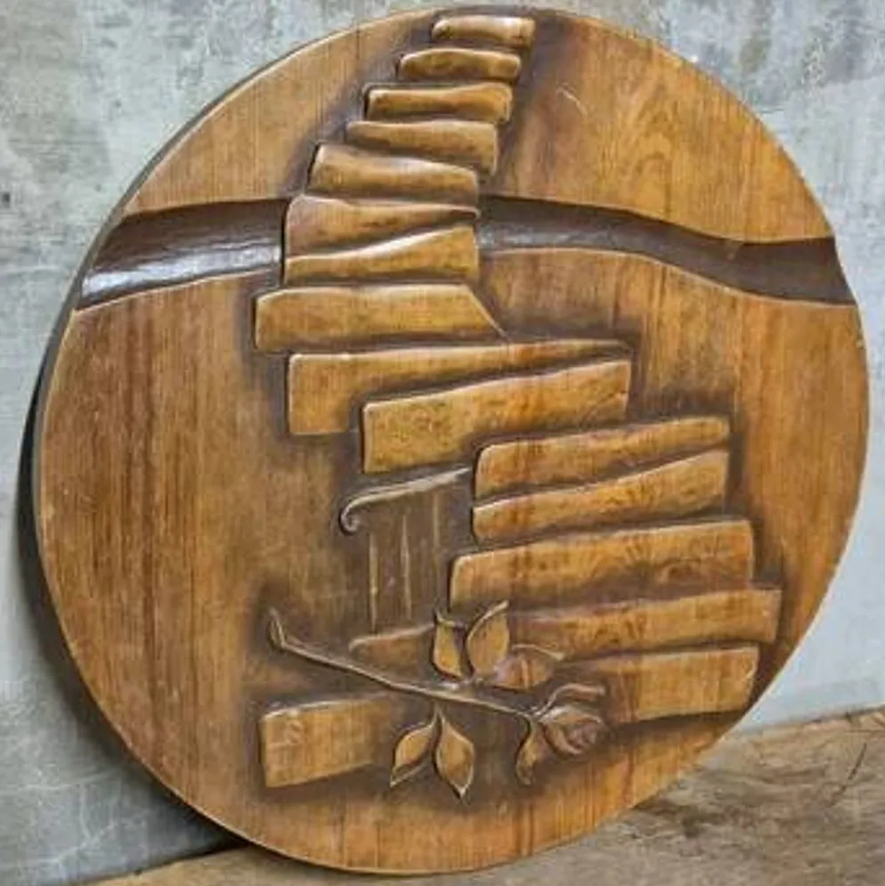 Plaque murale en bois sculpté vintage, relief sculptural, Tchécoslovaquie, milieu du 20e siècle, 47 cm