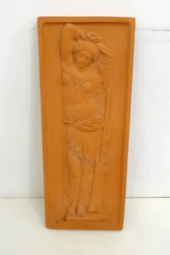 Plaque murale Femme baigneuse, bas-relief en terre cuite