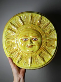 Plaque murale soleil anthropomorphe en majolique de Vietri artisanal vintag
