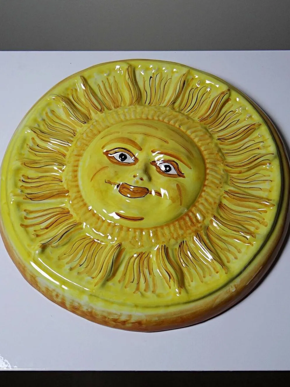 Plaque murale soleil anthropomorphe en majolique de Vietri artisanal vintag