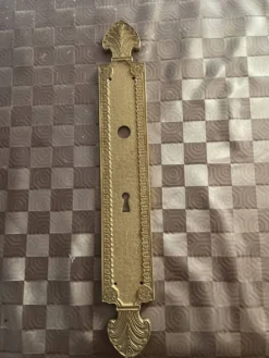 Plaque protection poignet porte