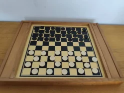 Plateau de jeux ancien en bois réversible