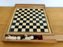 Plateau de jeux ancien en bois réversible