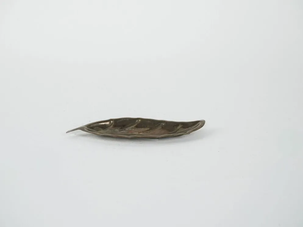 Plateau en métal en forme de feuille, design italien, années 1980, fabriqué en Italie.
