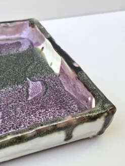 Plat / vide poche gres blanc chamoté & émaillé, pièce d'atelier signée 1970