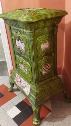 Poele en fonte et faience émaillée,art nouveau