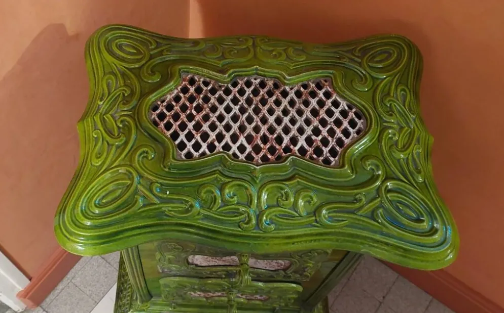Poele en fonte et faience émaillée,art nouveau
