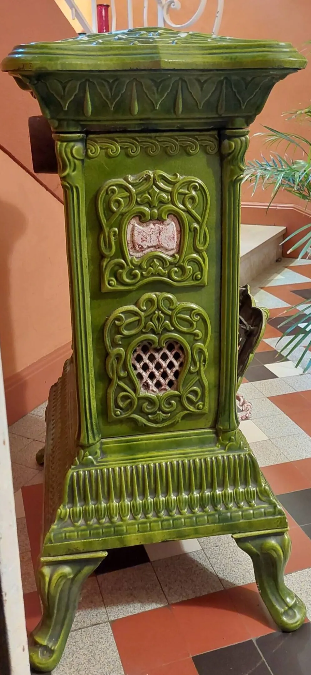 Poele en fonte et faience émaillée,art nouveau