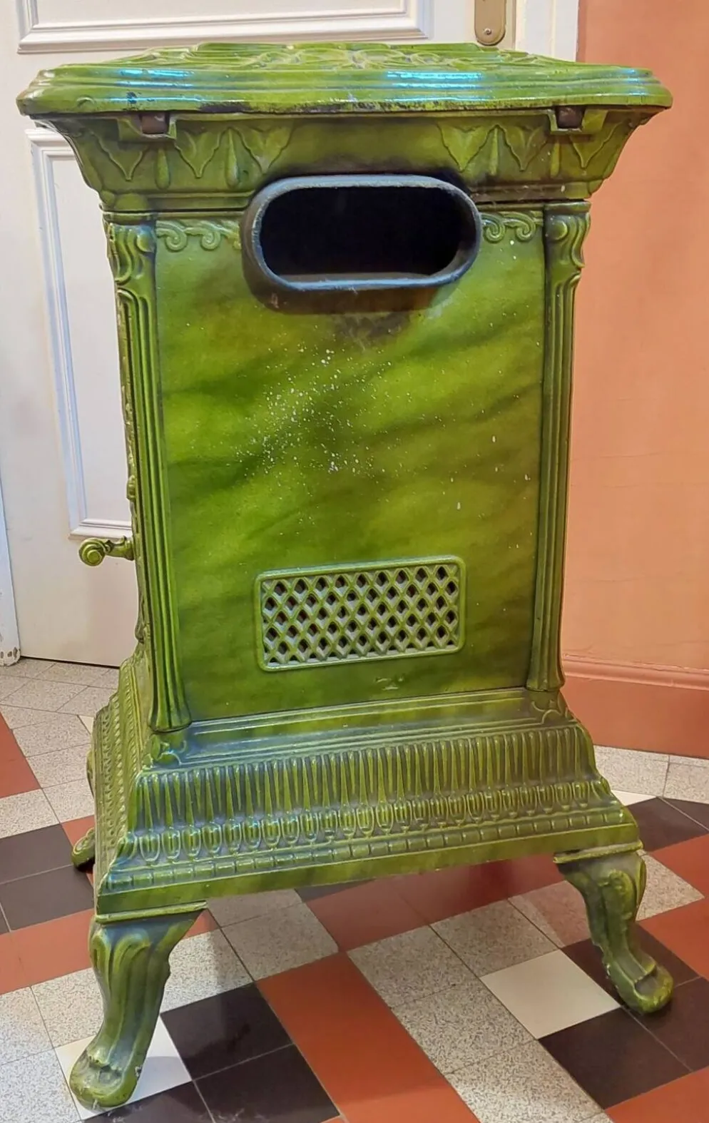 Poele en fonte et faience émaillée,art nouveau