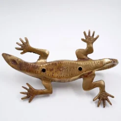 Poignée en laiton en forme de lézard de Komodo