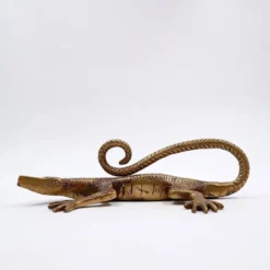 Poignée en laiton en forme de lézard de Komodo