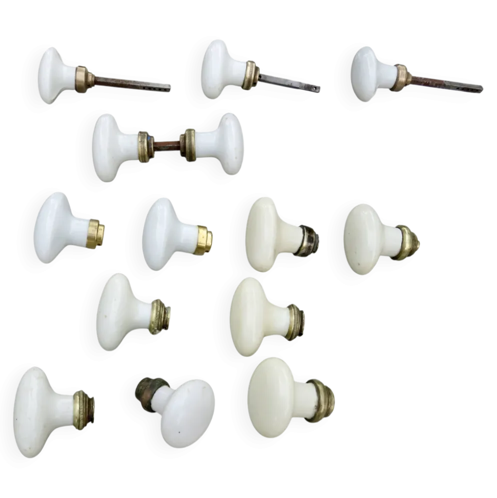 14 poignées de porte en porcelaine et bronze, fin XIXème début XXème