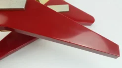 Poignées de porte streamline des années 1950, poignées à pousser en bakélite rouge et en aluminium.
