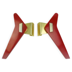 Poignées de porte streamline des années 1950, poignées à pousser en bakélite rouge et en aluminium.