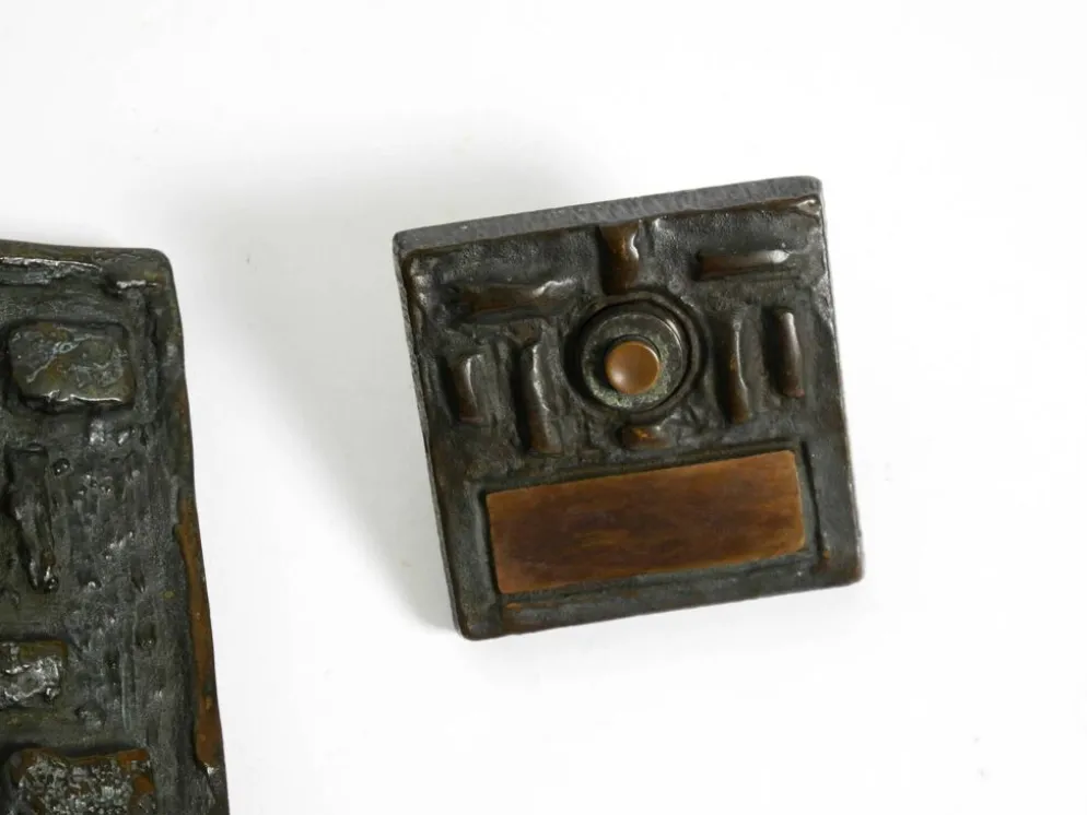 3 poignées de tirage en béton brut, années 1970