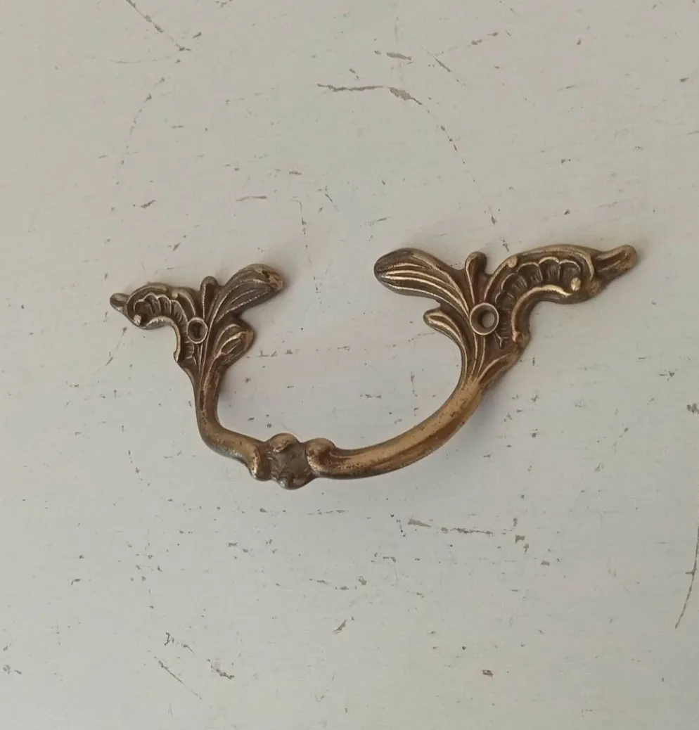 Poignée tiroir de meuble ancien en bronze doré