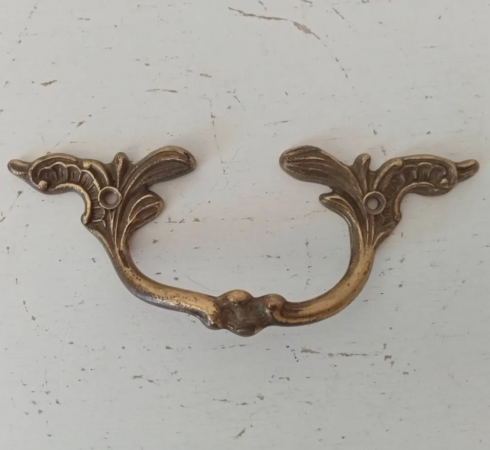Poignée tiroir de meuble ancien en bronze doré