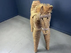 Poney/cheval en paille espagnole vintage à taille réelle, années 1960.