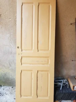 Porte ancienne en bois