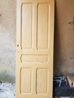 Porte ancienne en bois