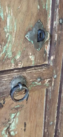 Porte ancienne en bois
