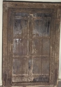 Porte ancienne en bois avec cadre