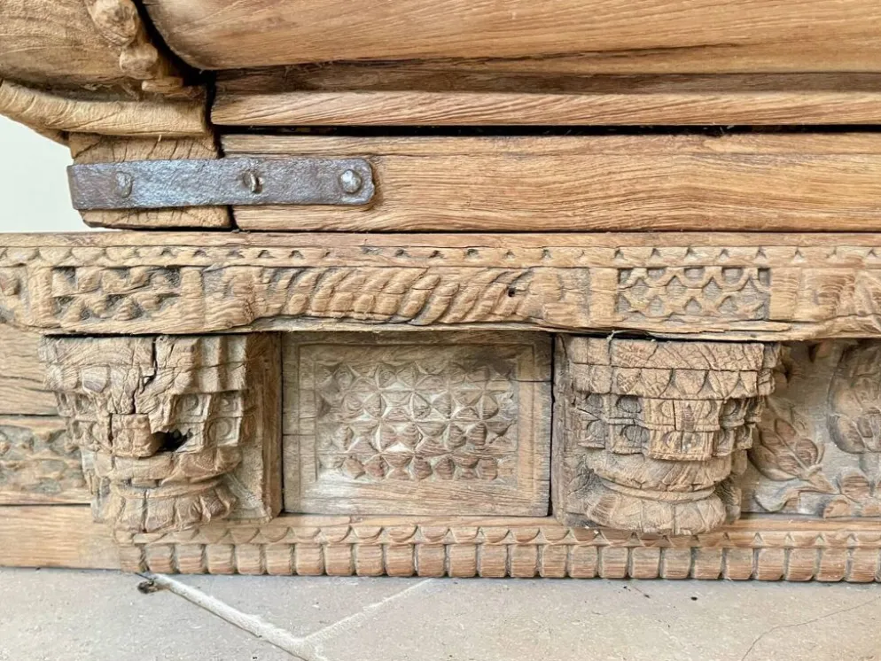 Porte & balcon indien ancien du Rajasthan en teck massif