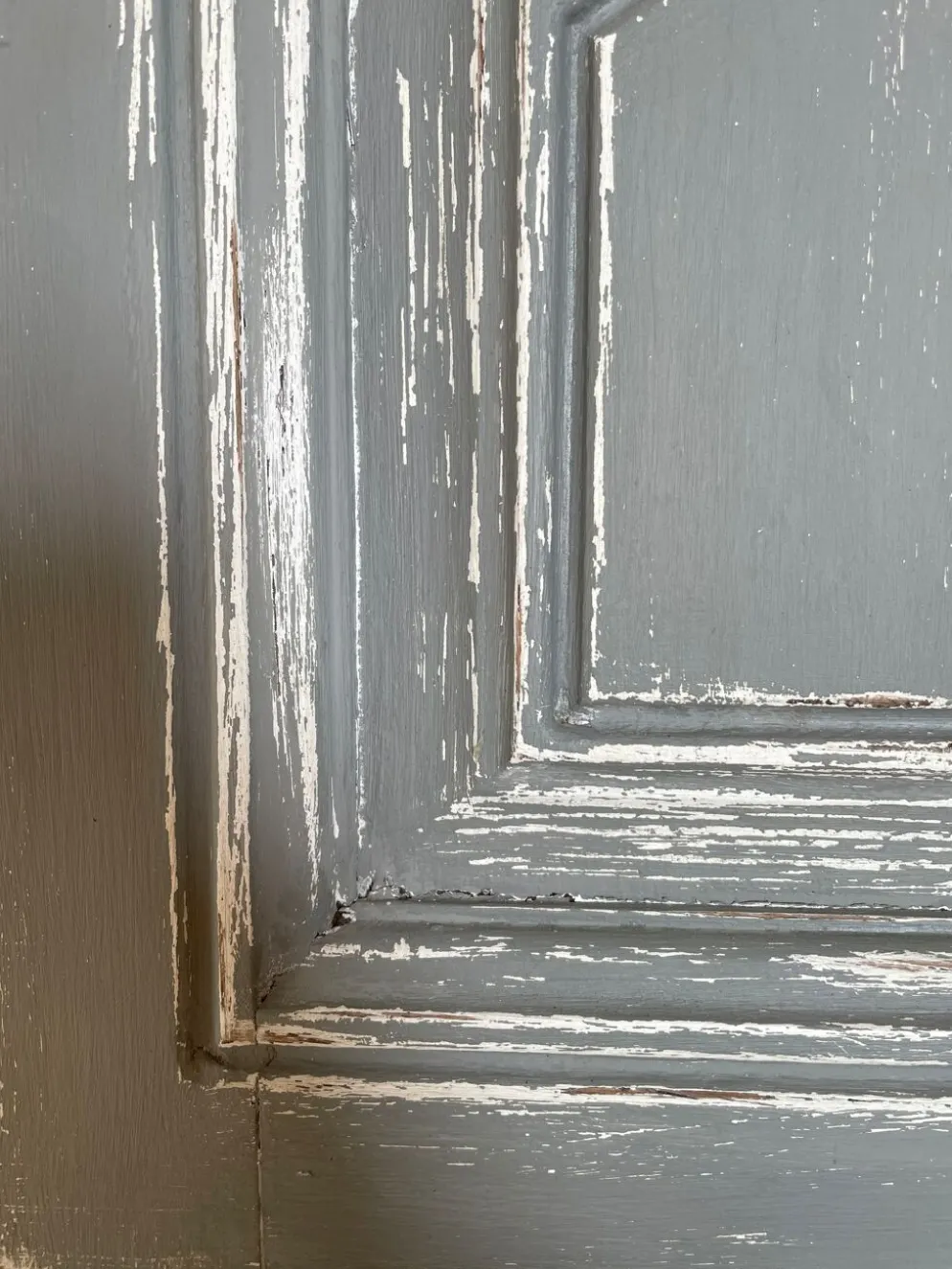 Porte boiserie patine gris