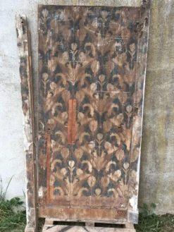 Porte de dépendance de ferme en pin