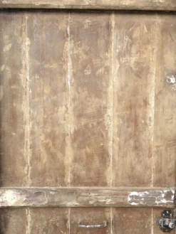 Porte de dépendance de ferme en pin