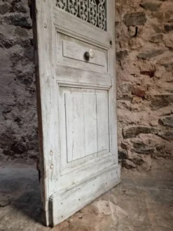 Porte d'entrée ancienne en chêne avec grille en fonte, récupération architecturale française
