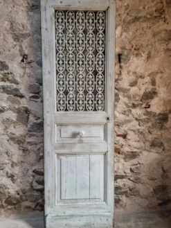 Porte d'entrée ancienne en chêne avec grille en fonte, récupération architecturale française