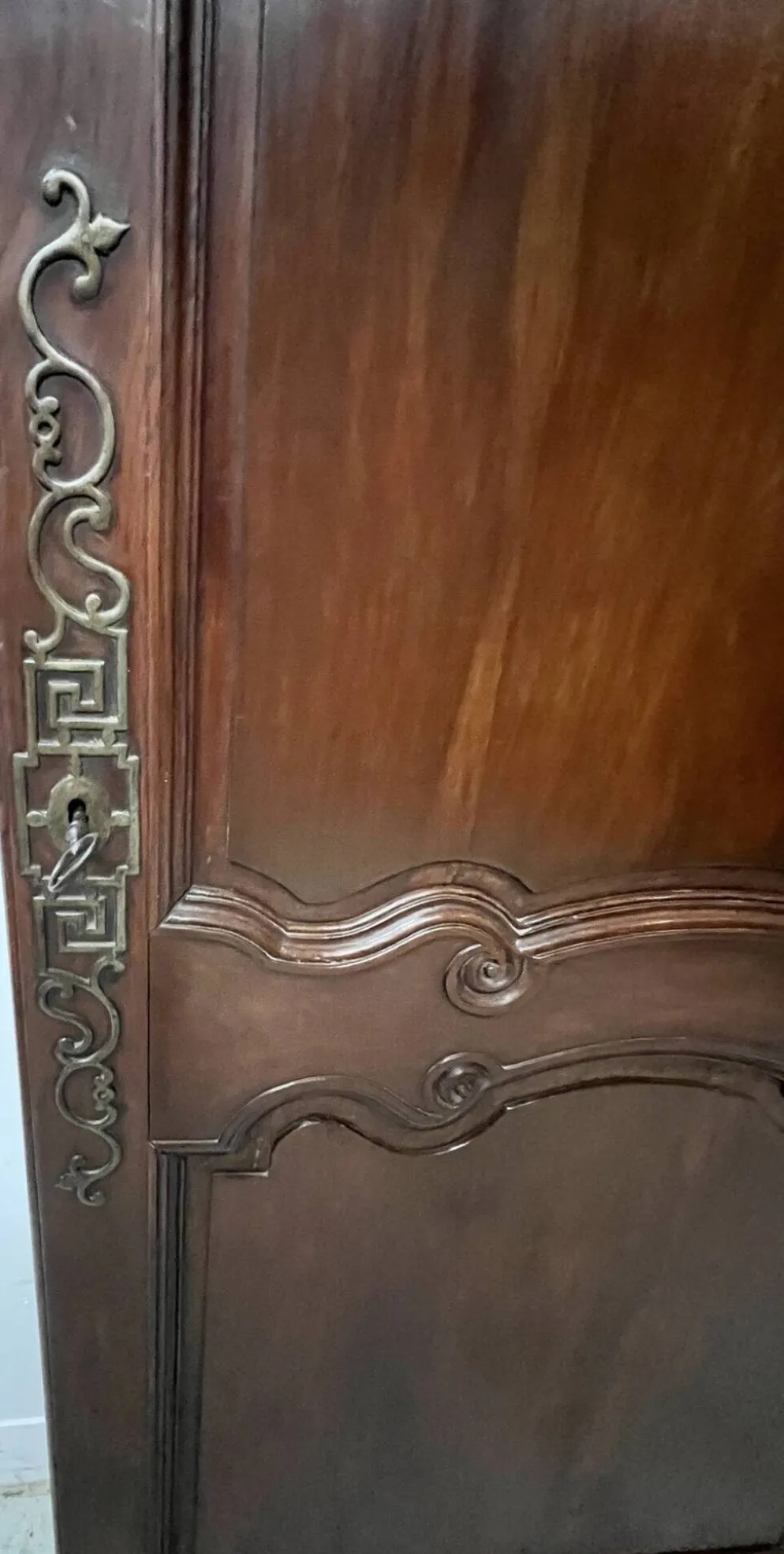 Porte de placard en merisier massif XVIII siècle