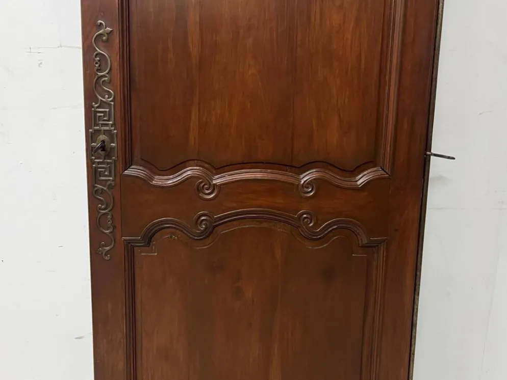 Porte de placard en merisier massif XVIII siècle