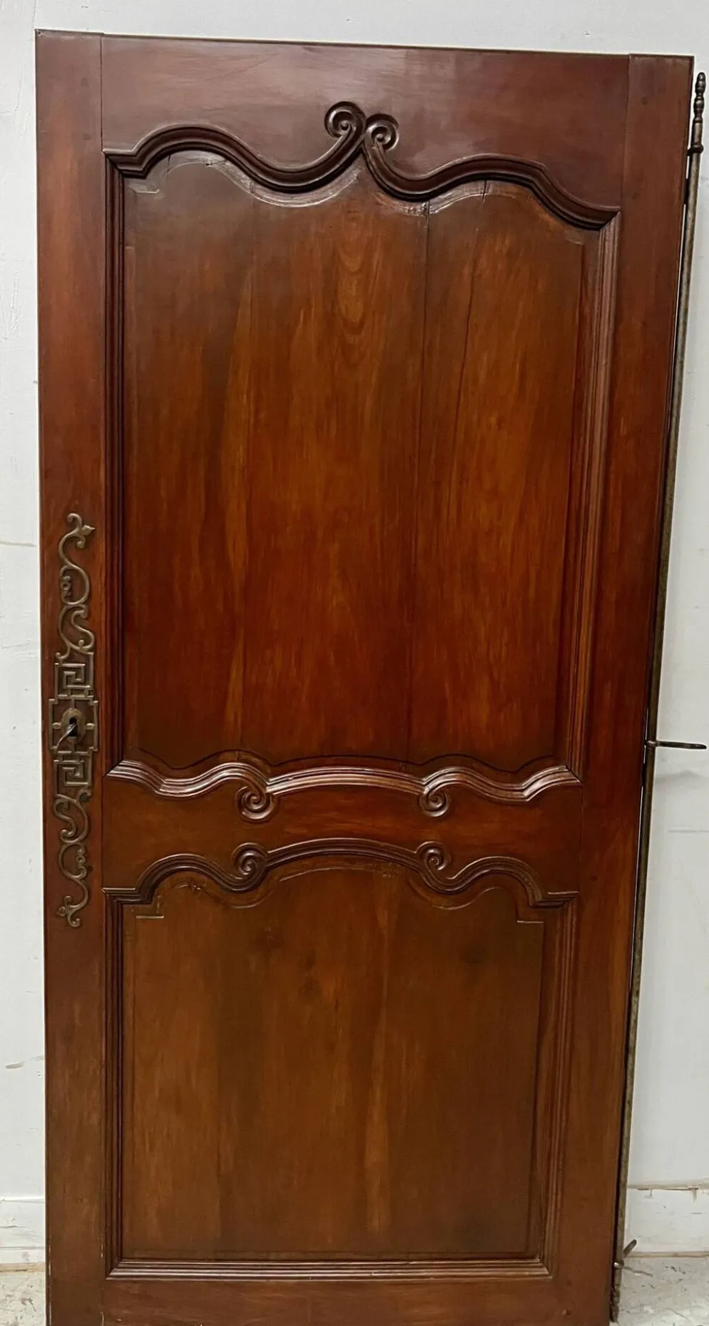 Porte de placard en merisier massif XVIII siècle
