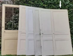 Porte de placard h221xl89,5cm ancienne panneautée, moulurée