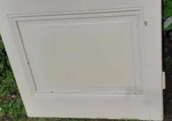 Porte de placard h221xl89,5cm ancienne panneautée, moulurée