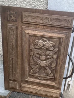 Porte de placard, panneau décoratif en bois coupé de fruit sculpté ancien