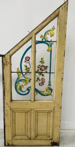 Porte de sous escalier en sapin et verre peint XX siècle