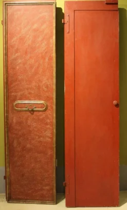 Porte en bois laquée et dorée avec cadre en faux porphyre rouge italien du 20ème siècle