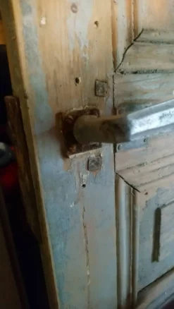 Porte en pin décapée