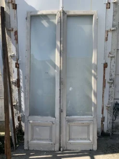 Porte fenêtre a deux vantaux en chêne massif XX siècle