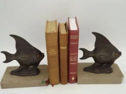 Porte-livres vintage français Art Déco en forme de poisson - Porte-livres en marbre et en spelter