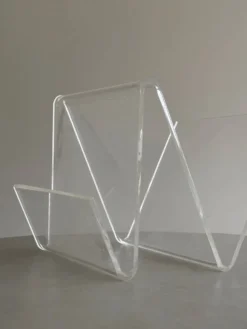 Porte-magazines design asymétrique en acrylique transparent, 70s