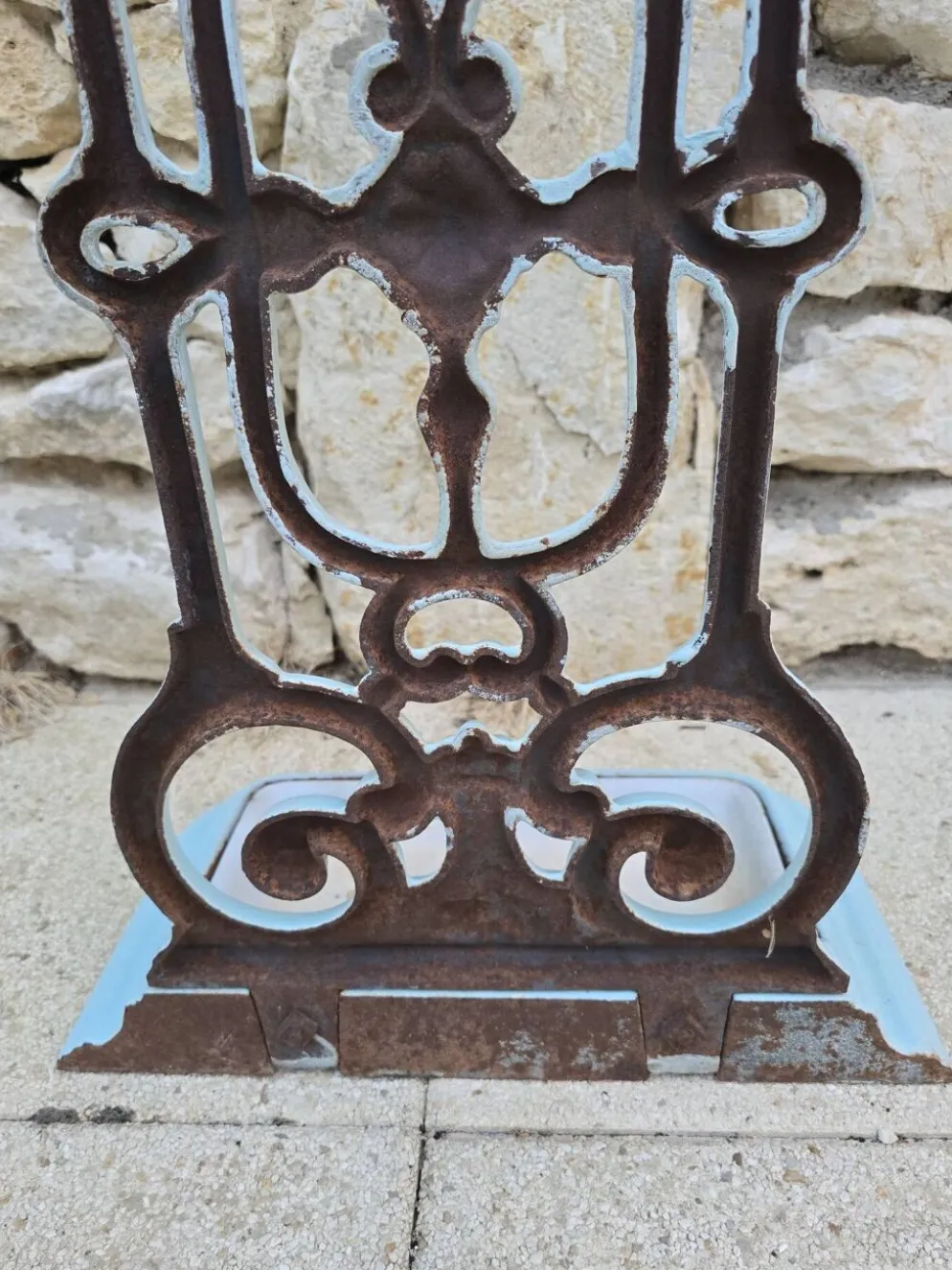 Porte-parapluie Art nouveau en fonte – Deville, Pailliette & Cie, Char